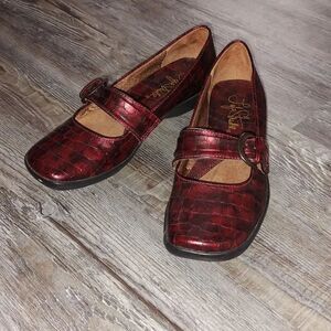 Life Stride shoes Womens size 6 M Dandy Slip on Red